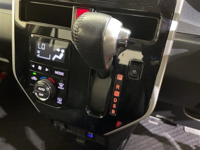 タンク カスタムＧ　純正ナビ　フルセグ　Ｂｌｕｅｔｏｏｔｈ　ＵＳＢ　バックカメラ　ＬＥＤヘッドランプ　衝突被害軽減ブレーキ　クルーズコントロール　ＥＴＣ　両側電動スライドドア　アイドリングストップ　ステアリングスイッチ（24枚目）