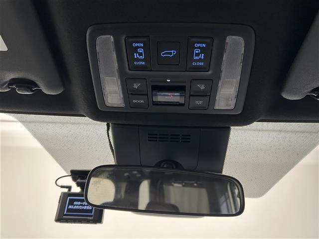 ノア ハイブリッドＳ－Ｚ　快適利便　ユニバーサルステップ　ブラインドスポットモニター　３眼ＬＥＤライト　純正１０．５インチディスプレイオーディオ　バックカメラ　ＴＶ　ビルトインＥＴＣ　両側電動スライドドア　電動リアゲート（8枚目）