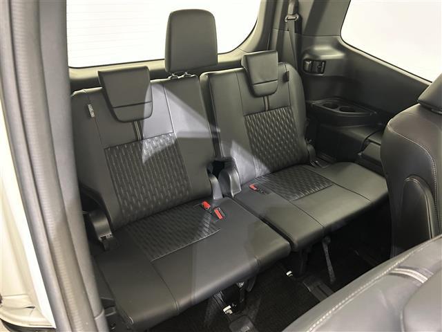 ノア ハイブリッドＳ－Ｚ　快適利便　ユニバーサルステップ　ブラインドスポットモニター　３眼ＬＥＤライト　純正１０．５インチディスプレイオーディオ　バックカメラ　ＴＶ　ビルトインＥＴＣ　両側電動スライドドア　電動リアゲート（16枚目）