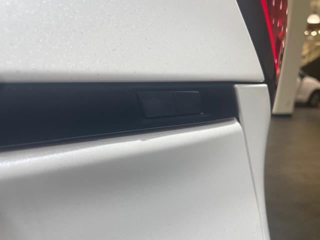 ノア ハイブリッドＳ－Ｚ　快適利便　ユニバーサルステップ　ブラインドスポットモニター　３眼ＬＥＤライト　純正１０．５インチディスプレイオーディオ　バックカメラ　ＴＶ　ビルトインＥＴＣ　両側電動スライドドア　電動リアゲート（29枚目）