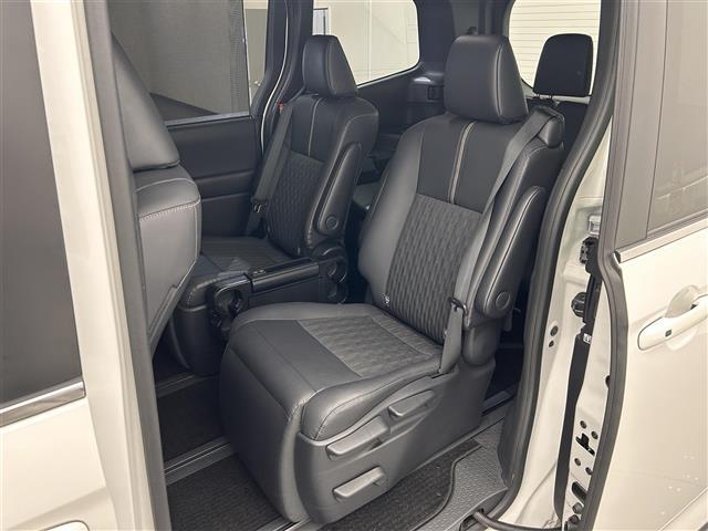 ノア ハイブリッドＳ－Ｚ　快適利便　ユニバーサルステップ　ブラインドスポットモニター　３眼ＬＥＤライト　純正１０．５インチディスプレイオーディオ　バックカメラ　ＴＶ　ビルトインＥＴＣ　両側電動スライドドア　電動リアゲート（33枚目）