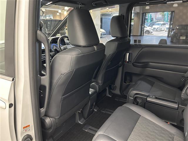 ノア ハイブリッドＳ－Ｚ　快適利便　ユニバーサルステップ　ブラインドスポットモニター　３眼ＬＥＤライト　純正１０．５インチディスプレイオーディオ　バックカメラ　ＴＶ　ビルトインＥＴＣ　両側電動スライドドア　電動リアゲート（34枚目）