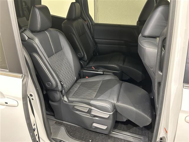 ノア ハイブリッドＳ－Ｚ　快適利便　ユニバーサルステップ　ブラインドスポットモニター　３眼ＬＥＤライト　純正１０．５インチディスプレイオーディオ　バックカメラ　ＴＶ　ビルトインＥＴＣ　両側電動スライドドア　電動リアゲート（36枚目）