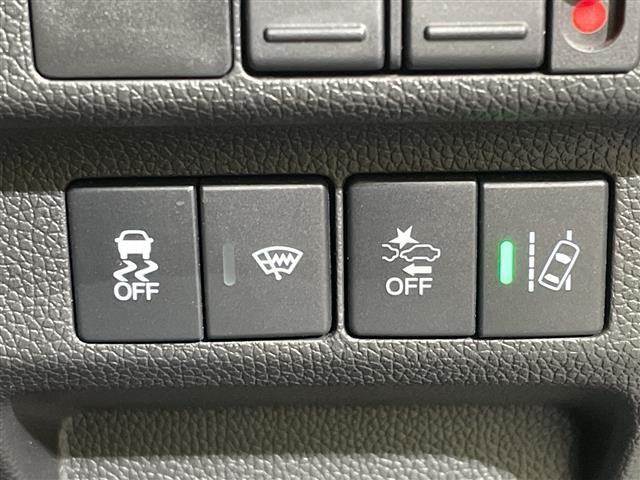 フリードハイブリッド ハイブリッド・Ｇブラックスタイル　純正７型ナビ　Ｂｌｕｅｔｏｏｔｈ　ＤＶＤ　両側電動スライドドア　シートヒーター　バックカメラ　レーンアシスト　衝突被害軽減ブレーキ　アダプティブクルーズコントロール　禁煙車（7枚目）