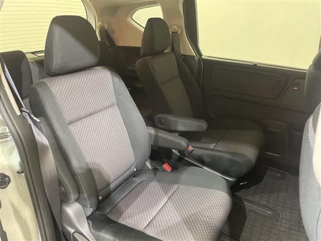 フリードハイブリッド ハイブリッド・Ｇブラックスタイル　純正７型ナビ　Ｂｌｕｅｔｏｏｔｈ　ＤＶＤ　両側電動スライドドア　シートヒーター　バックカメラ　レーンアシスト　衝突被害軽減ブレーキ　アダプティブクルーズコントロール　禁煙車（15枚目）