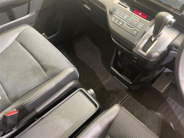 ステップワゴンスパーダ Ｚ　クールスピリット　純正９型ナビ／ＴＶ／バックカメラ／衝突被害軽減ブレーキ／両側電動スライドドア／クルーズコントロール／パドルシフト／ビルドインＥＴＣ／ハーフレザーシート／スマートキー／オートマチックハイビーム／禁煙（22枚目）