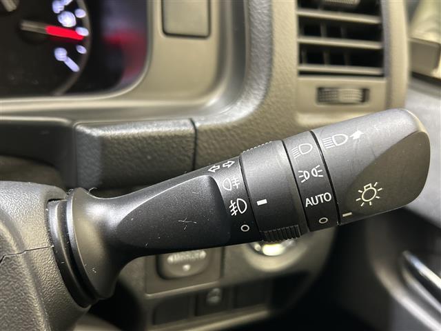 ハイエースワゴン GL 純正ナビ/12.1型フリップダウンモニター/片側パワースライドドア/スマートエントリー/純正15インチアルミホイール/LEDヘッドライト/プッシュスタート/ETC/Bluetooth/禁煙車(9枚目)