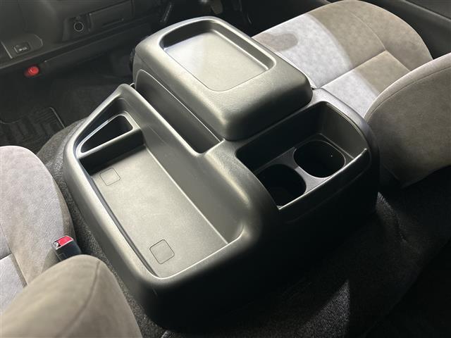 ハイエースワゴン GL 純正ナビ/12.1型フリップダウンモニター/片側パワースライドドア/スマートエントリー/純正15インチアルミホイール/LEDヘッドライト/プッシュスタート/ETC/Bluetooth/禁煙車(24枚目)