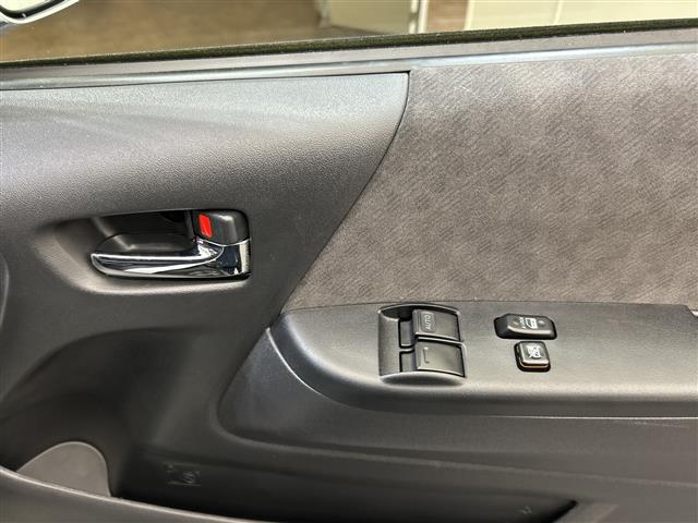 ハイエースワゴン GL 純正ナビ/12.1型フリップダウンモニター/片側パワースライドドア/スマートエントリー/純正15インチアルミホイール/LEDヘッドライト/プッシュスタート/ETC/Bluetooth/禁煙車(26枚目)