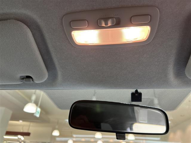 ハイエースワゴン GL 純正ナビ/12.1型フリップダウンモニター/片側パワースライドドア/スマートエントリー/純正15インチアルミホイール/LEDヘッドライト/プッシュスタート/ETC/Bluetooth/禁煙車(28枚目)