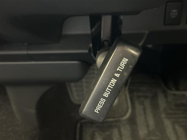 ハイエースワゴン GL 純正ナビ/12.1型フリップダウンモニター/片側パワースライドドア/スマートエントリー/純正15インチアルミホイール/LEDヘッドライト/プッシュスタート/ETC/Bluetooth/禁煙車(30枚目)