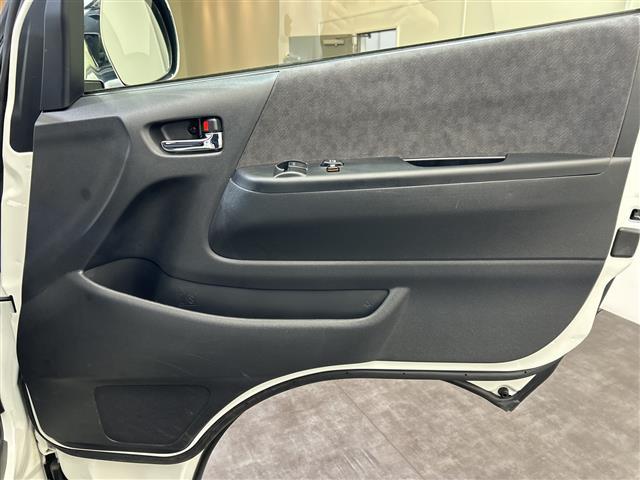 ハイエースワゴン GL 純正ナビ/12.1型フリップダウンモニター/片側パワースライドドア/スマートエントリー/純正15インチアルミホイール/LEDヘッドライト/プッシュスタート/ETC/Bluetooth/禁煙車(36枚目)