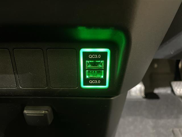 �y�t�r�a�[�q�z�t�r�a�ڑ������Ă��܂��̂Ōg�тȂǂ̓d�q�@��̏[�d�ɂ��g���ĕ֗��ł���