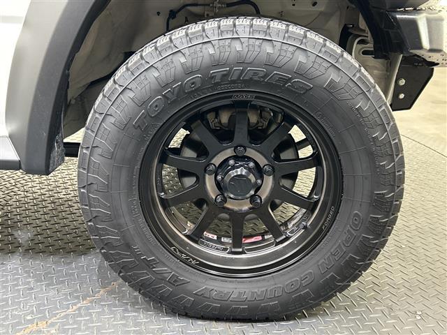 ジムニーシエラ JC 9型ALPINEディスプレイオーディオ/RAYSALAPJアルミホイール/HKSマフラー/社外フロントバンパー/スキッドプレート/パイオニアスピーカー/クルーズコントロール/ドライブレコーダー/禁煙車(17枚目)