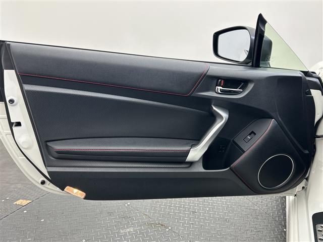 86 GT モデリスタエアロ/クルーズコントロール/社外SDナビ/ETC/Bros.Clazzioシート/ターボ/ワンセグTV/MT付きAT/バックカメラ/純正フロアマット/純正アルミホイール/LEDライト/禁煙(35枚目)