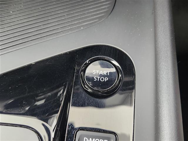 ノート Ｘ　純正メモリーナビ　フルセグＴＶ　Ｂｌｕｅｔｏｏｔｈ　バックカメラ　ＥＴＣ　セーフティシールド　エマージェンシーブレーキ　クリアランスソナー　ステアリングスイッチ　ＬＥＤヘッドライト　サイドバイザー（5枚目）