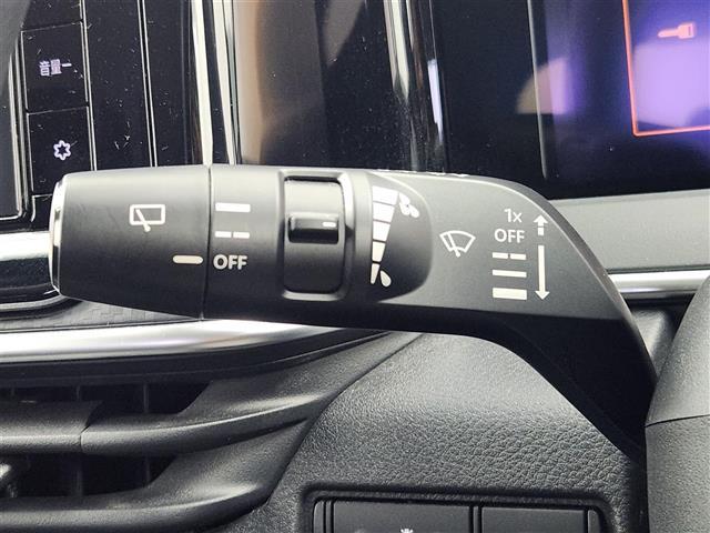 ノート Ｘ　純正メモリーナビ　フルセグＴＶ　Ｂｌｕｅｔｏｏｔｈ　バックカメラ　ＥＴＣ　セーフティシールド　エマージェンシーブレーキ　クリアランスソナー　ステアリングスイッチ　ＬＥＤヘッドライト　サイドバイザー（7枚目）