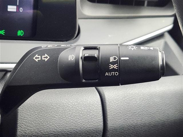 ノート Ｘ　純正メモリーナビ　フルセグＴＶ　Ｂｌｕｅｔｏｏｔｈ　バックカメラ　ＥＴＣ　セーフティシールド　エマージェンシーブレーキ　クリアランスソナー　ステアリングスイッチ　ＬＥＤヘッドライト　サイドバイザー（9枚目）