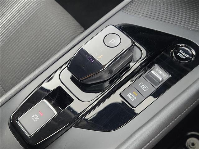 ノート Ｘ　純正メモリーナビ　フルセグＴＶ　Ｂｌｕｅｔｏｏｔｈ　バックカメラ　ＥＴＣ　セーフティシールド　エマージェンシーブレーキ　クリアランスソナー　ステアリングスイッチ　ＬＥＤヘッドライト　サイドバイザー（14枚目）