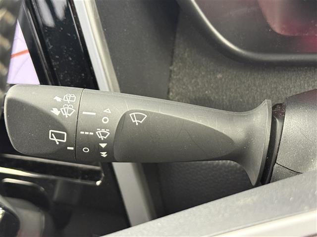 ルーミー カスタムＧ　純正ナビ　全方位カメラ　両側パワスラ　ＥＴＣ　ＡＣＣ　シートヒーター　オートライト　純正ＬＥＤライト　純正ＡＷ　電動格納ミラー　電子パーキング　オートホールド　後席テーブル　スマートキー（7枚目）