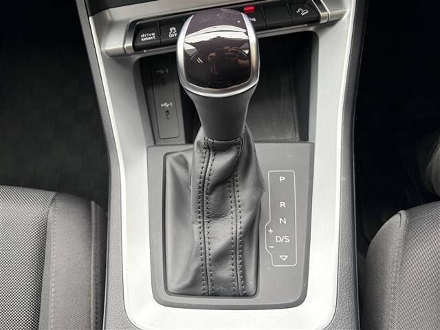 Ｑ３スポーツバック ３５ＴＦＳＩ　コンビニエンス＆アシスタンスパッケージ　バーチャルコックピット　マトリクスＬＥＤヘッドライト　Ａｕｄｉドライブセレクト　エフィシェンシアシスト　ドライバーアシスト　Ａｕｄｉプレセンス　１８インチＡＷ（15枚目）