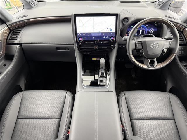 アルファードＰＨＥＶ エグゼクティブラウンジ　ムーンルーフ　ユニバーサルステップ　フリップダウンモニター　デジタルインナーミラー　純正１９インチアルミホイール　ドライブレコーダー　ＥＴＣ　ワイヤレス充電　トヨタチームメイト　アドバンスドパーク（2枚目）