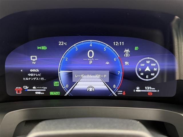 アルファードＰＨＥＶ エグゼクティブラウンジ　ムーンルーフ　ユニバーサルステップ　フリップダウンモニター　デジタルインナーミラー　純正１９インチアルミホイール　ドライブレコーダー　ＥＴＣ　ワイヤレス充電　トヨタチームメイト　アドバンスドパーク（4枚目）