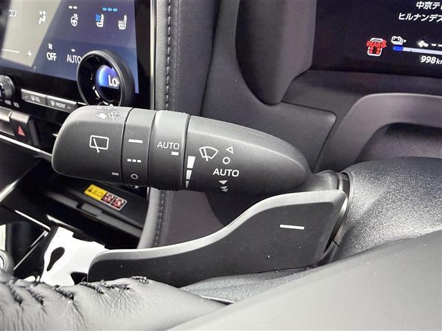 アルファードＰＨＥＶ エグゼクティブラウンジ　ムーンルーフ　ユニバーサルステップ　フリップダウンモニター　デジタルインナーミラー　純正１９インチアルミホイール　ドライブレコーダー　ＥＴＣ　ワイヤレス充電　トヨタチームメイト　アドバンスドパーク（8枚目）