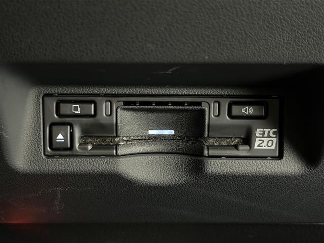 アルファードＰＨＥＶ エグゼクティブラウンジ　ムーンルーフ　ユニバーサルステップ　フリップダウンモニター　デジタルインナーミラー　純正１９インチアルミホイール　ドライブレコーダー　ＥＴＣ　ワイヤレス充電　トヨタチームメイト　アドバンスドパーク（16枚目）