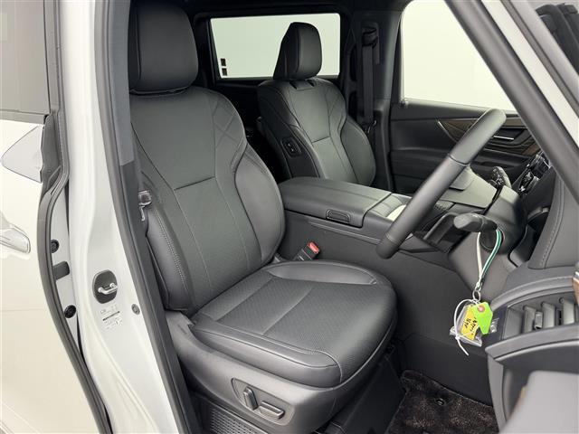 アルファードＰＨＥＶ エグゼクティブラウンジ　ムーンルーフ　ユニバーサルステップ　フリップダウンモニター　デジタルインナーミラー　純正１９インチアルミホイール　ドライブレコーダー　ＥＴＣ　ワイヤレス充電　トヨタチームメイト　アドバンスドパーク（18枚目）