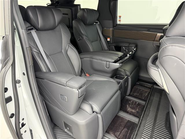 アルファードＰＨＥＶ エグゼクティブラウンジ　ムーンルーフ　ユニバーサルステップ　フリップダウンモニター　デジタルインナーミラー　純正１９インチアルミホイール　ドライブレコーダー　ＥＴＣ　ワイヤレス充電　トヨタチームメイト　アドバンスドパーク（20枚目）