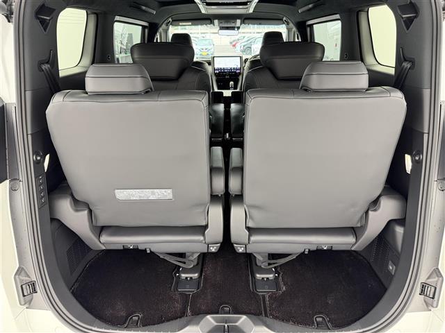 アルファードＰＨＥＶ エグゼクティブラウンジ　ムーンルーフ　ユニバーサルステップ　フリップダウンモニター　デジタルインナーミラー　純正１９インチアルミホイール　ドライブレコーダー　ＥＴＣ　ワイヤレス充電　トヨタチームメイト　アドバンスドパーク（23枚目）