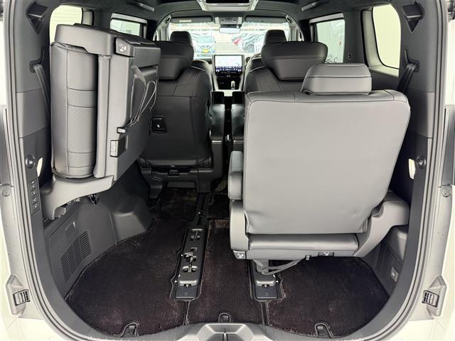 アルファードＰＨＥＶ エグゼクティブラウンジ　ムーンルーフ　ユニバーサルステップ　フリップダウンモニター　デジタルインナーミラー　純正１９インチアルミホイール　ドライブレコーダー　ＥＴＣ　ワイヤレス充電　トヨタチームメイト　アドバンスドパーク（24枚目）