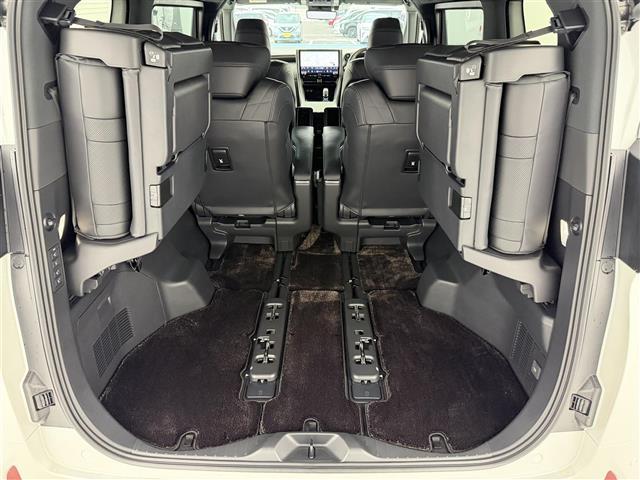 アルファードＰＨＥＶ エグゼクティブラウンジ　ムーンルーフ　ユニバーサルステップ　フリップダウンモニター　デジタルインナーミラー　純正１９インチアルミホイール　ドライブレコーダー　ＥＴＣ　ワイヤレス充電　トヨタチームメイト　アドバンスドパーク（25枚目）