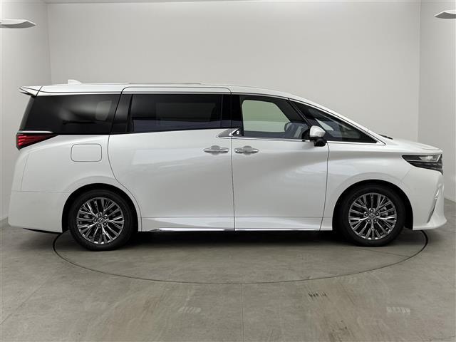 アルファードＰＨＥＶ エグゼクティブラウンジ　ムーンルーフ　ユニバーサルステップ　フリップダウンモニター　デジタルインナーミラー　純正１９インチアルミホイール　ドライブレコーダー　ＥＴＣ　ワイヤレス充電　トヨタチームメイト　アドバンスドパーク（28枚目）
