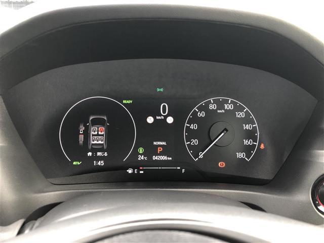 ヴェゼル ｅ：ＨＥＶ　Ｚ　ＱＩ充電　純正ナビ　フルセグＴＶ　Ｂｌｕｅｔｏｏｔｈ　Ａｐｐｌｅｃａｒｐｌａｙ　ａｎｄｒｏｉｄａｕｔｏ　パドルシフト　ＢＳＭ　ＥＴＣ２．０　オプションフロントグリル　バックカメラ　電動リアゲート（3枚目）