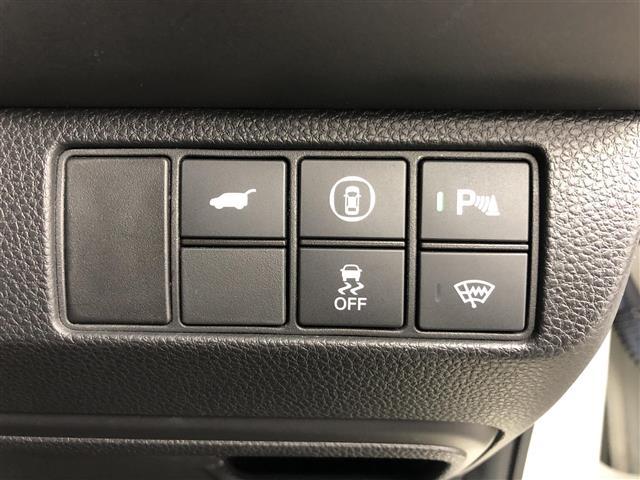 ヴェゼル ｅ：ＨＥＶ　Ｚ　ＱＩ充電　純正ナビ　フルセグＴＶ　Ｂｌｕｅｔｏｏｔｈ　Ａｐｐｌｅｃａｒｐｌａｙ　ａｎｄｒｏｉｄａｕｔｏ　パドルシフト　ＢＳＭ　ＥＴＣ２．０　オプションフロントグリル　バックカメラ　電動リアゲート（16枚目）