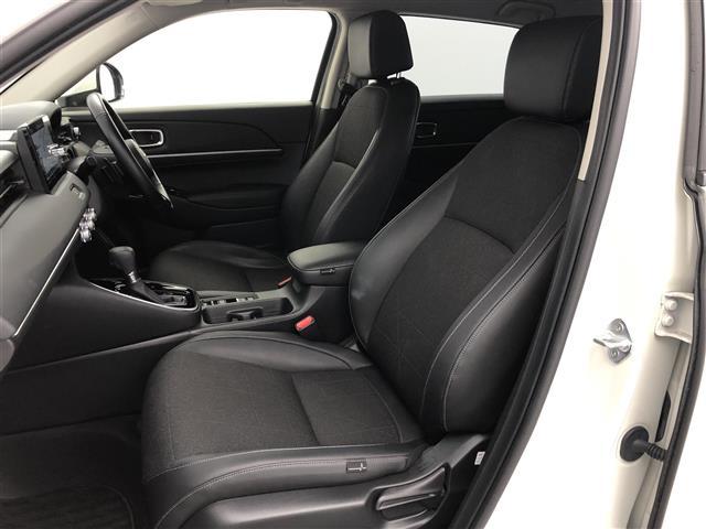 ヴェゼル ｅ：ＨＥＶ　Ｚ　ＱＩ充電　純正ナビ　フルセグＴＶ　Ｂｌｕｅｔｏｏｔｈ　Ａｐｐｌｅｃａｒｐｌａｙ　ａｎｄｒｏｉｄａｕｔｏ　パドルシフト　ＢＳＭ　ＥＴＣ２．０　オプションフロントグリル　バックカメラ　電動リアゲート（21枚目）