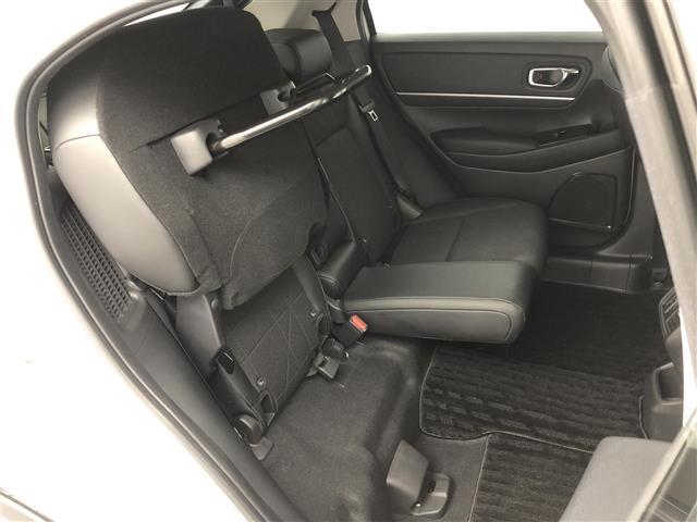 ヴェゼル ｅ：ＨＥＶ　Ｚ　ＱＩ充電　純正ナビ　フルセグＴＶ　Ｂｌｕｅｔｏｏｔｈ　Ａｐｐｌｅｃａｒｐｌａｙ　ａｎｄｒｏｉｄａｕｔｏ　パドルシフト　ＢＳＭ　ＥＴＣ２．０　オプションフロントグリル　バックカメラ　電動リアゲート（22枚目）