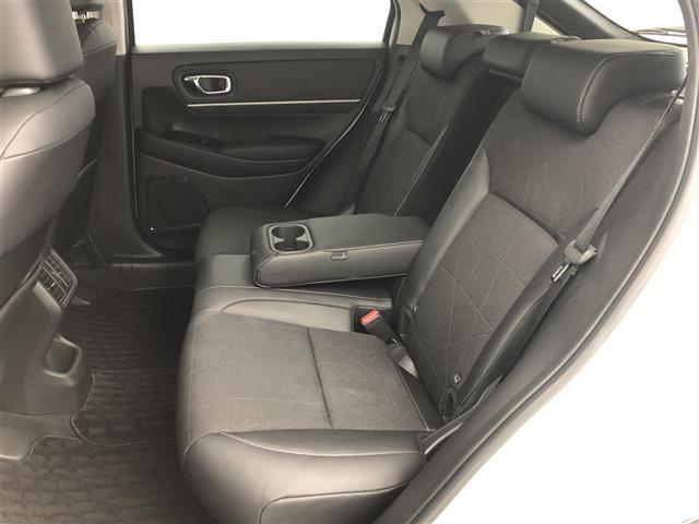 ヴェゼル ｅ：ＨＥＶ　Ｚ　ＱＩ充電　純正ナビ　フルセグＴＶ　Ｂｌｕｅｔｏｏｔｈ　Ａｐｐｌｅｃａｒｐｌａｙ　ａｎｄｒｏｉｄａｕｔｏ　パドルシフト　ＢＳＭ　ＥＴＣ２．０　オプションフロントグリル　バックカメラ　電動リアゲート（23枚目）