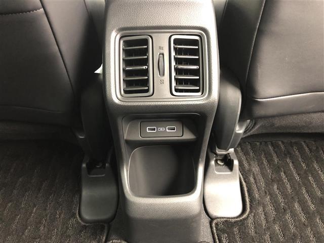 ヴェゼル ｅ：ＨＥＶ　Ｚ　ＱＩ充電　純正ナビ　フルセグＴＶ　Ｂｌｕｅｔｏｏｔｈ　Ａｐｐｌｅｃａｒｐｌａｙ　ａｎｄｒｏｉｄａｕｔｏ　パドルシフト　ＢＳＭ　ＥＴＣ２．０　オプションフロントグリル　バックカメラ　電動リアゲート（24枚目）