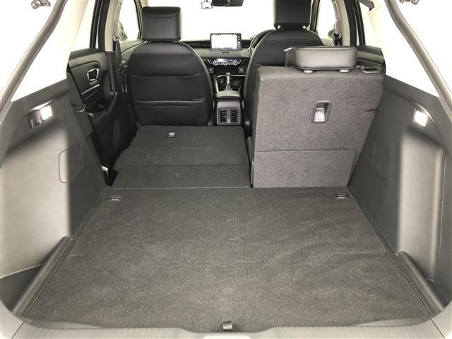 ヴェゼル ｅ：ＨＥＶ　Ｚ　ＱＩ充電　純正ナビ　フルセグＴＶ　Ｂｌｕｅｔｏｏｔｈ　Ａｐｐｌｅｃａｒｐｌａｙ　ａｎｄｒｏｉｄａｕｔｏ　パドルシフト　ＢＳＭ　ＥＴＣ２．０　オプションフロントグリル　バックカメラ　電動リアゲート（26枚目）