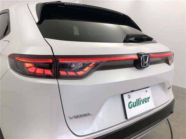 ヴェゼル ｅ：ＨＥＶ　Ｚ　ＱＩ充電　純正ナビ　フルセグＴＶ　Ｂｌｕｅｔｏｏｔｈ　Ａｐｐｌｅｃａｒｐｌａｙ　ａｎｄｒｏｉｄａｕｔｏ　パドルシフト　ＢＳＭ　ＥＴＣ２．０　オプションフロントグリル　バックカメラ　電動リアゲート（38枚目）