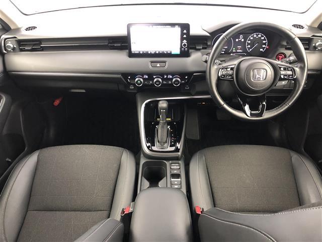 ヴェゼル ｅ：ＨＥＶ　Ｚ　ＱＩ充電　純正ナビ　フルセグＴＶ　Ｂｌｕｅｔｏｏｔｈ　Ａｐｐｌｅｃａｒｐｌａｙ　ａｎｄｒｏｉｄａｕｔｏ　パドルシフト　ＢＳＭ　ＥＴＣ２．０　オプションフロントグリル　バックカメラ　電動リアゲート（42枚目）