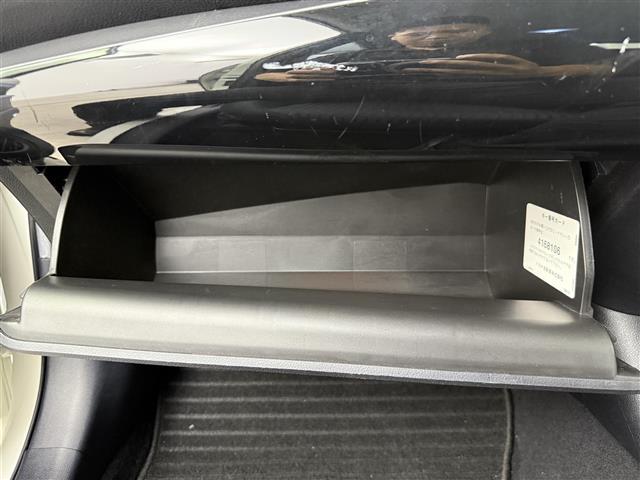 プリウス Ｓ　純正ナビ（ＮＳＺＴ－Ｗ６６Ｔ）　フルセグＴＶ　バックカメラ　トヨタセーフティセンス　レーンディパーチャーアラート　フォグライト　レーダークルーズコントロール　スマートキー　ビルトインＥＴＣ　前ドラレコ（13枚目）