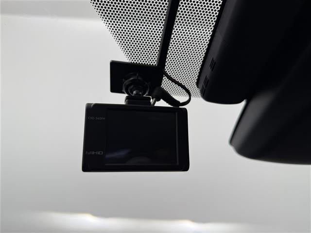 プリウス Ｓ　純正ナビ（ＮＳＺＴ－Ｗ６６Ｔ）　フルセグＴＶ　バックカメラ　トヨタセーフティセンス　レーンディパーチャーアラート　フォグライト　レーダークルーズコントロール　スマートキー　ビルトインＥＴＣ　前ドラレコ（17枚目）