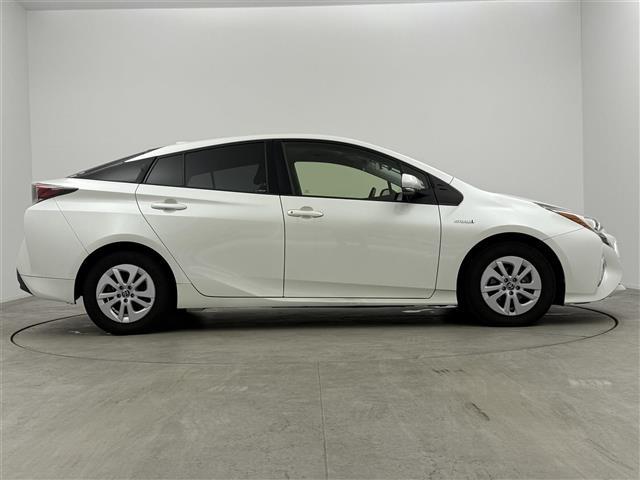 プリウス Ｓ　純正ナビ（ＮＳＺＴ－Ｗ６６Ｔ）　フルセグＴＶ　バックカメラ　トヨタセーフティセンス　レーンディパーチャーアラート　フォグライト　レーダークルーズコントロール　スマートキー　ビルトインＥＴＣ　前ドラレコ（32枚目）