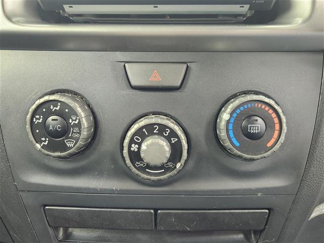 ｂＢ Ｓ　純正ＨＤＤナビ　ワンセグＴＶ／ＤＶＤ／ＣＤ／ＡＭ／ＦＭ／ＨＤＤ／Ｂｌｕｅｔｏｏｔｈ　ベンチシート　純正フロアマット　社外１４インチアルミホイール　ビルトインＥＴＣ　保証書　取扱説明書　リモコンキー（9枚目）