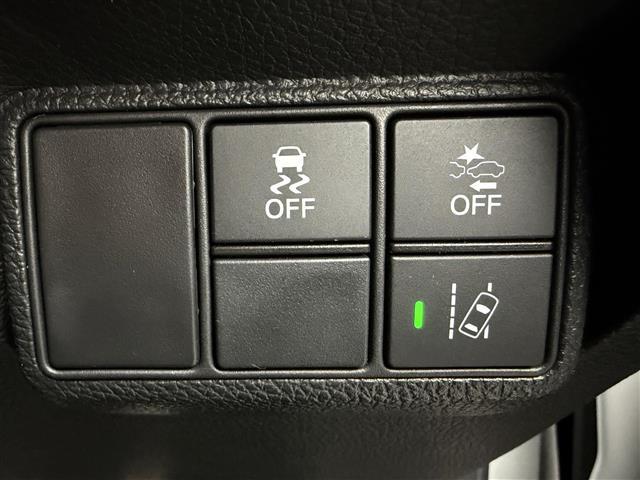 シビック ハッチバック ホンダセンシング 無限スポイラー 無限ドアミラー 純正SDナビ フルセグTV ホンダセンシング バックカメラ ハーフレザーシート シートヒーター ETC2.0 ドライブレコーダー ACC 純正18インチ(17枚目)