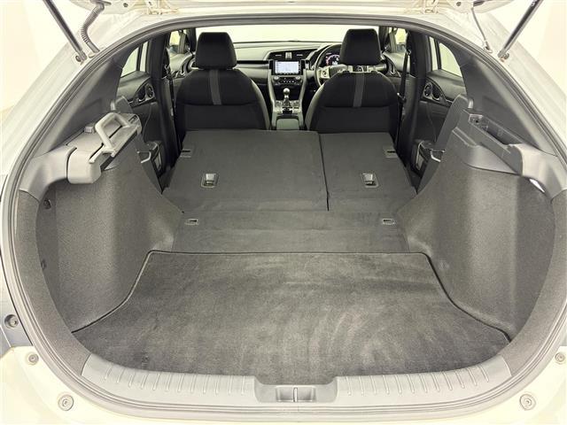 シビック ハッチバック ホンダセンシング 無限スポイラー 無限ドアミラー 純正SDナビ フルセグTV ホンダセンシング バックカメラ ハーフレザーシート シートヒーター ETC2.0 ドライブレコーダー ACC 純正18インチ(29枚目)